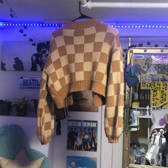 Oversized boutique style puffy sleeved brown and tan square cardigan - Picture 2 of 4